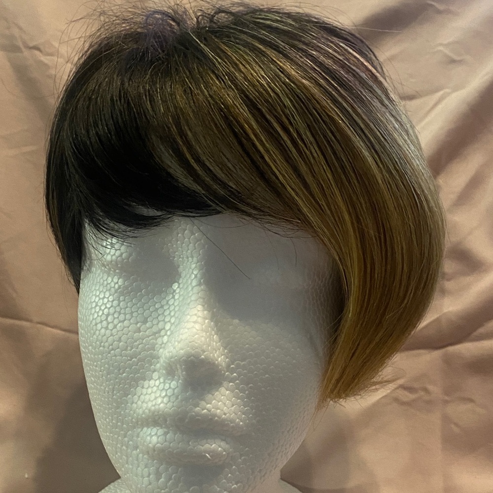 Elegant Black and Brown Women's Wig